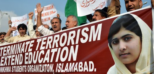 Demonstration in Islamabad fr angegriffene Schlerin Yousafzai: Taliban rechtfertigen sich